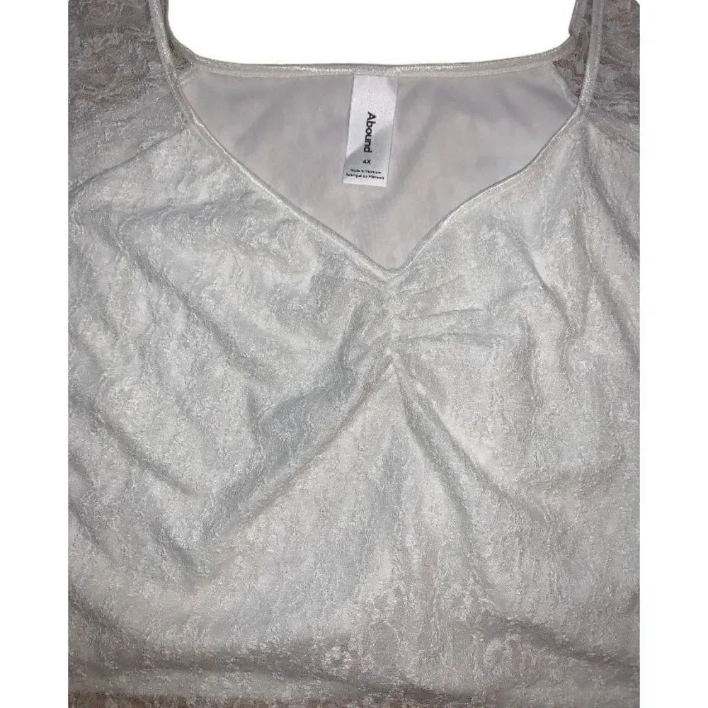 Abound Lace Crop Top - Picture 4 of 7